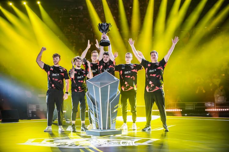 LPL夏季赛W1D3：Angel对位Scout，新人Glfs挑战Tarzan